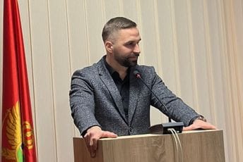 Muratović: Niko nije Kovačeviću zaboravio ni srednji prst, ni polaganje računa u Skupštini Srbije