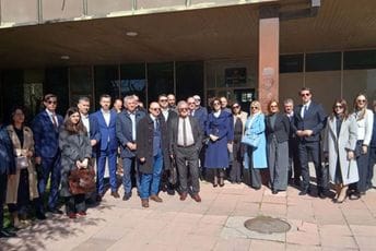 U Baru danas protestovali advokati: Nezadovoljni su stanjem u pravosuđu U Baru danas protestovali advokati: Nezadovoljni su stanjem u pravosuđu