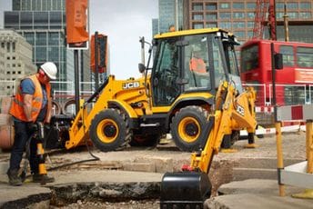 Policija oduzela rovokopač: Nikšićanin mašinu uvezao van graničnog prelaza Ilustracija