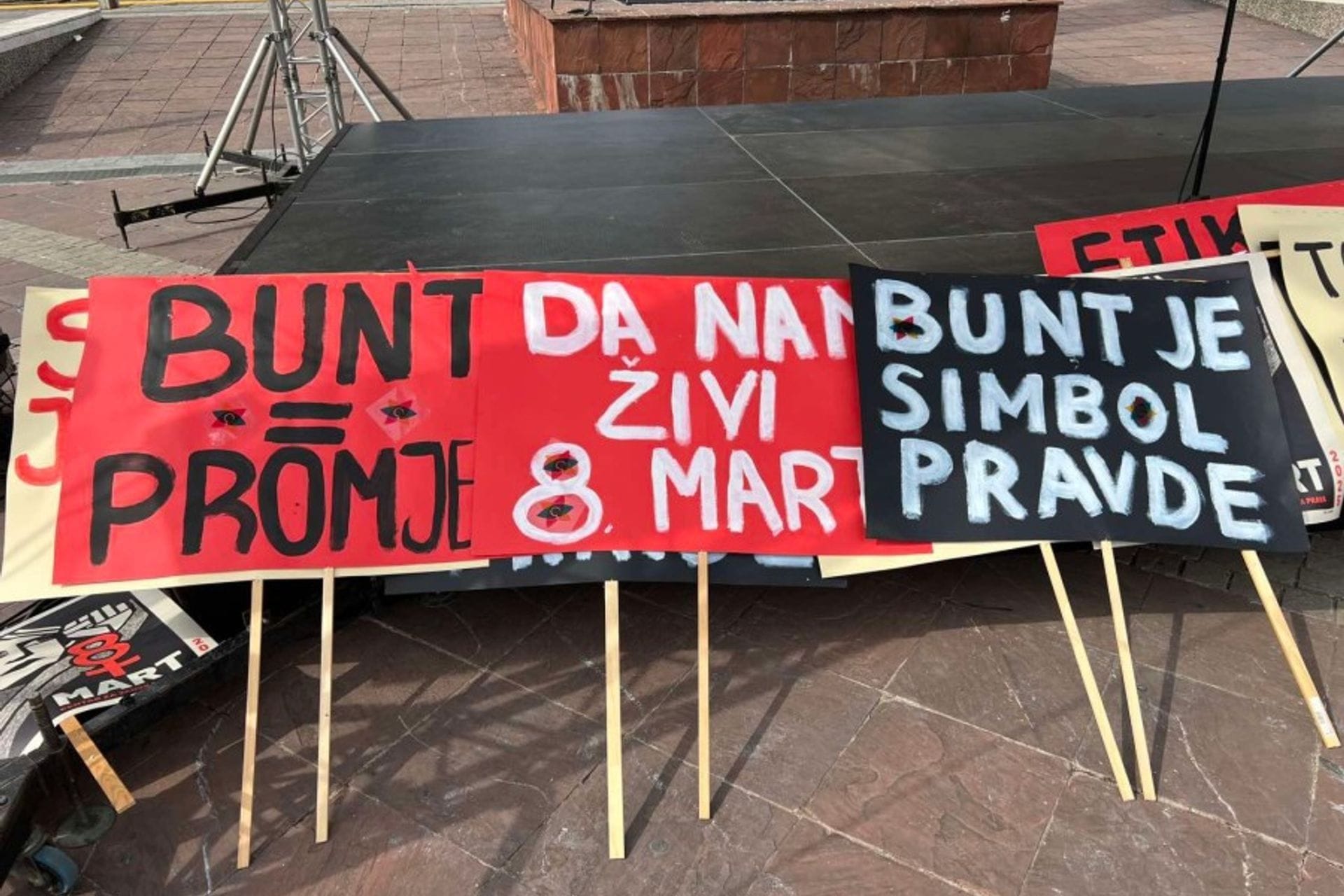 Fotografija 3: (FOTO) U Podgorici održan Osmomartovski marš: "Bunt kao simbol pravde"