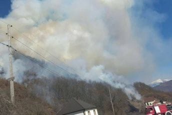 (FOTO)  Gusinje: Još jedan požar, gori u selu Martinovići, vatra se širi ka Visitoru