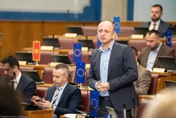 Knežević Spajiću: Kad ti je trebalo, više si poruka obožavanja poslao Vučiću nego ja ženi dok sam joj se udvarao