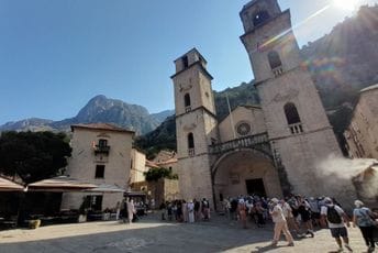 Građani Kotora koji protestuju poručili sugrađanima: Na ulici smo i jer ni vaša đeca nijesu bezbjedna