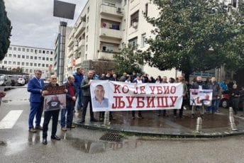 Protest u Podgorici zbog oslobađajuće presude za ubistvo Mrdaka: Nije Ljubiša tikva bez korijena