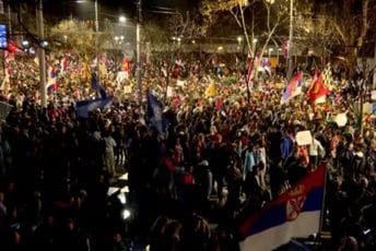 Demonstranti: Policija koristila zvučne topove za razbijanje mase; MUP Srbije: Ne koristimo nezakonita srestva