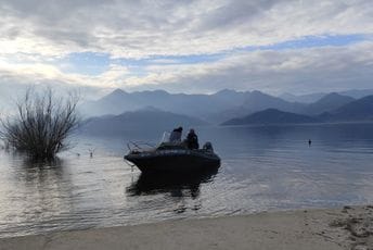 NP Skadarsko jezero: Privedene tri osobe, pet u bjekstvu nakon akcije sprečavanja krivolova   „Tokom sinoćnje akcije spriječavanja krivolova u rejonu Plavnice u NP Skadarsko jezero privedena