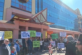 Protest OSI: Naidi Nišić dali dva i po sata da ih primi na razgovor