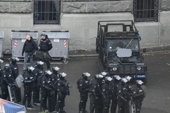 (VIDEO) Pogledajte kako je testiran sistem LRAD prije protesta u Beogradu, džip sa istim tablicama uslikan pored Skupštine (VIDEO) Pogledajte kako je testiran sistem LRAD prije protesta u Beogradu, džip sa istim tablicama uslikan pored Skupštine