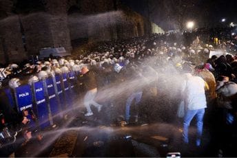 (FOTO) Haos na ulicama Istanbula: Masovni protesti, sukobili se demonstranti i policija