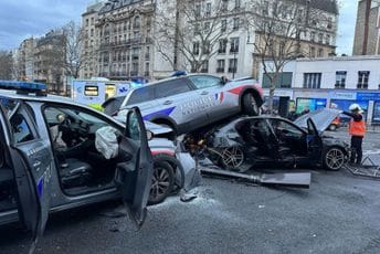 (VIDEO) Filmska potjera u Parizu: Troje policijskih kola se zabilo u BMW