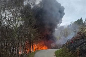 (FOTO/VIDEO) Bijelo Polje: Tokom vikenda vatrogasci intervenisali na više lokacija, vatra ugrozila objekte