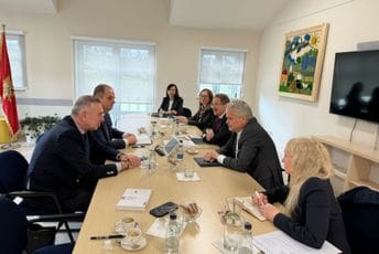 Nimanbegu i Đeka tražili podršku ambasada: Spriječiti dodjelu čitave Velike plaže Nimanbegu i Đeka tražili podršku ambasada: Spriječiti dodjelu čitave Velike plaže