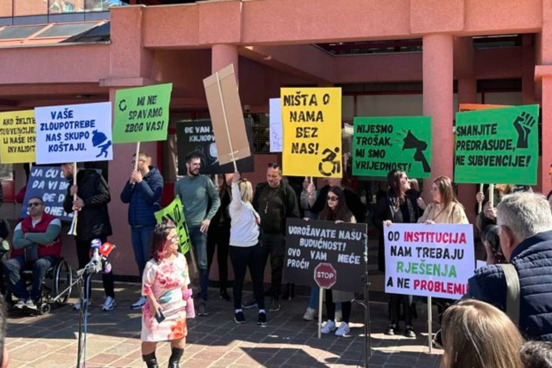 Fotografija 5: Vujačić: Naši zahtjevi ispunjeni, treba da budemo vrlo oprezni prilikom formiranja radne grupe za izradu novog Nacrta Zakona