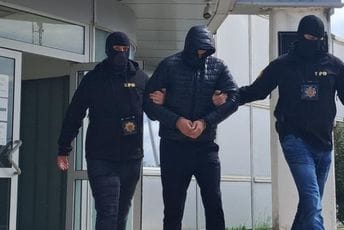 U nastavku akcije "General" uhapšeni Rajko Smolović i Novak Joksimović (FOTO/VIDEO) U nastavku akcije "General" uhapšeni Rajko Smolović i Novak Joksimović (FOTO/VIDEO)