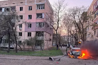 Detalji o užasu u Krivom Rogu: Ruska raketa pala kod dječjeg igrališta, kola i stanovi bili u plamenu... Detalji o užasu u Krivom Rogu: Ruska raketa pala kod dječjeg igrališta, kola i stanovi bili u plamenu...