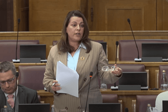 PEN centar: Ministarka Vujović govori kao tužilac a zvuči kao sud, jasan znak koliko smo daleko od medijske i svake druge slobode