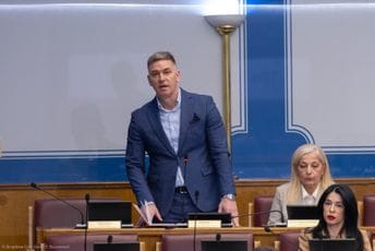 Huter: Priča o diskriminaciji Srba i srpskog jezika je vrhunska hipokrizija