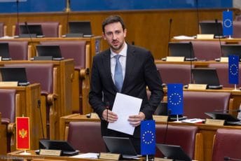 Smailović: Oduzimanje nagrade Karadžiću moralan čin, nema pravnih dilema