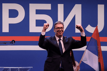 Vučić zvanično pristupio Pokretu za narod i državu