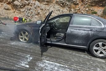 Cetinje: Na Belvederu gorjelo vozilo, reagovali vatrogasci