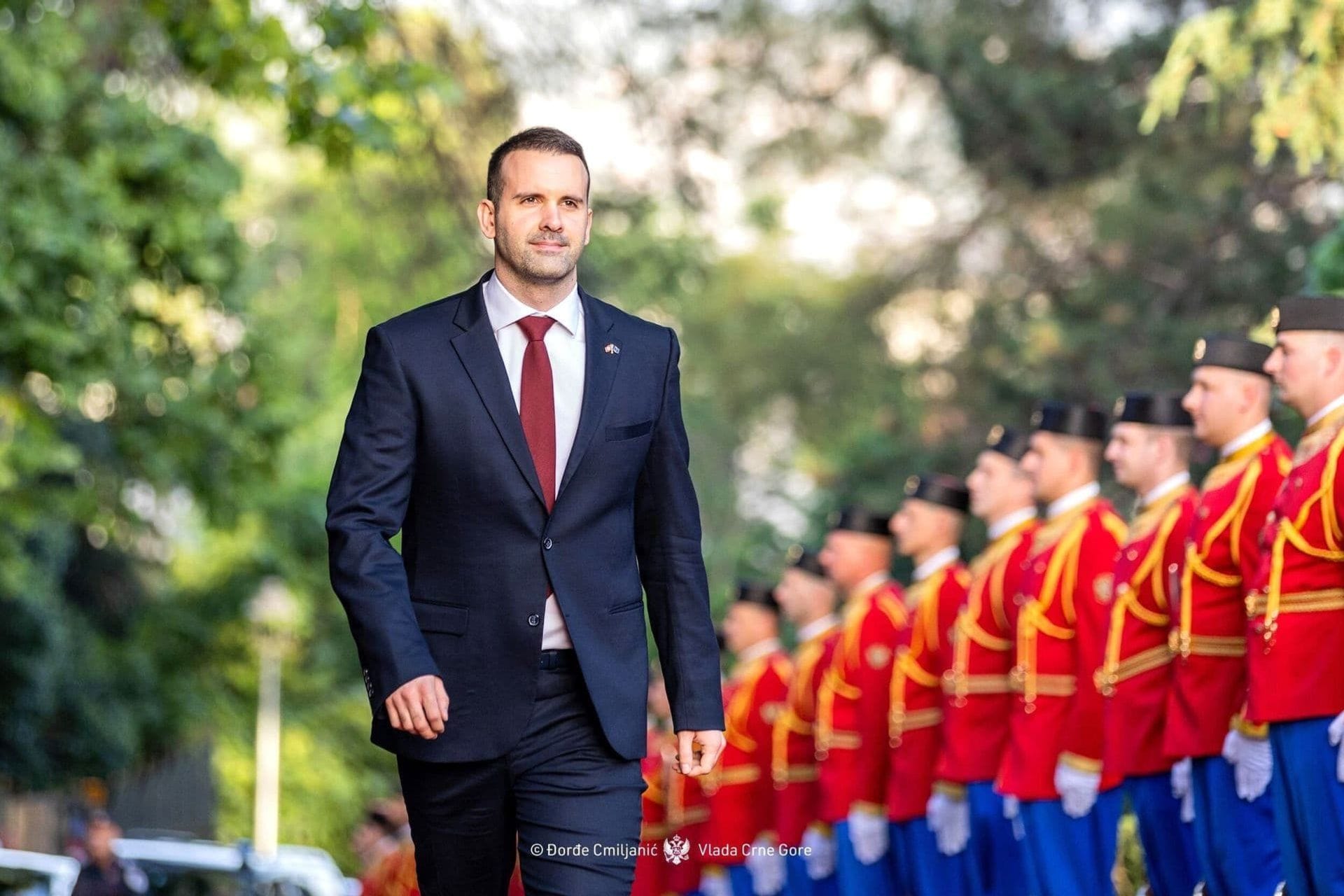 Fotografija 5: Modna kritičarka ocjenjivala stil crnogorskih političara: Evo koju ocjenu su dobili Spajić, Knežević, Nišić, Gorčević....