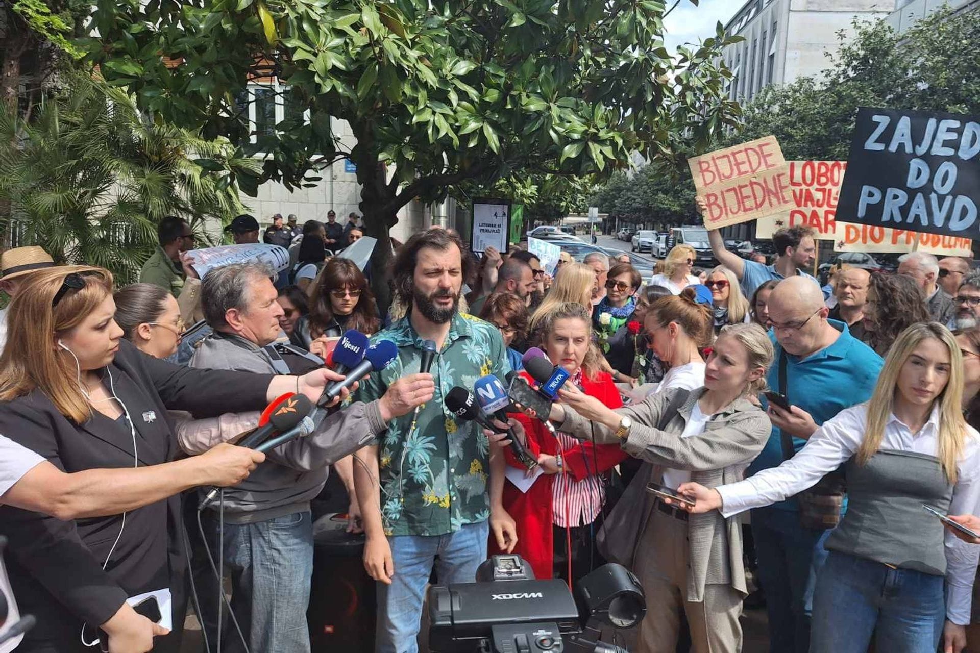 Fotografija 4: Nimanbegu: Većina svjesno gazi Ustav, samo im je do profita, ne cijene građane (FOTO/VIDEO)