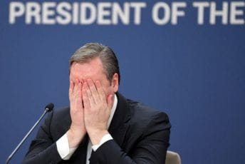 Vučić: Idem ispred vas da vam budem štit