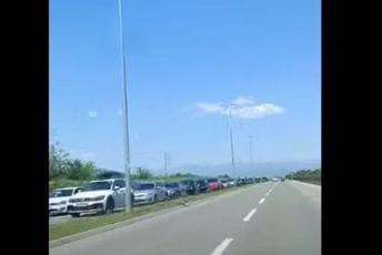 Pogledajte: Kilometarske kolone iz Podgorice ka Primorju