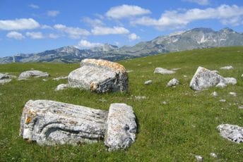 Stećci u Crnoj Gori