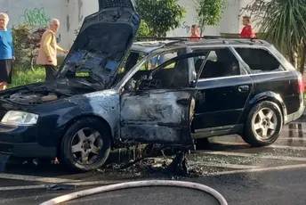 Bar: Auto se zapalio tokom vožnje