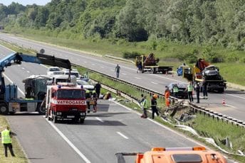 Sudar autobusa i automobila u Hrvatskoj: Poginulo dvoje, povrijeđena 31 osoba