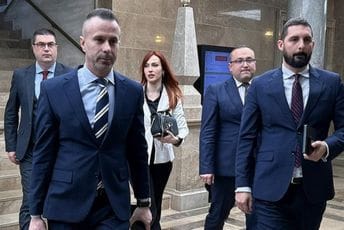 Demokrate: Utvrditi ko je naručio, štampao i distribuirao plakate protiv naših funkcionera