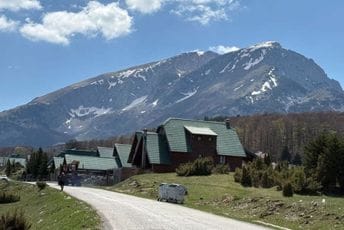 Vlast sebi ucrtala hotele, mještanima ne daju ni štale da grade
