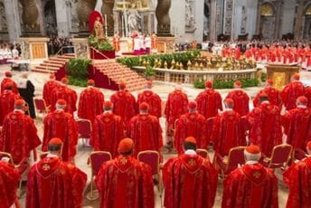 Svi kardinali stigli na konklavu: Morali da predaju telefone, određeno šta će moći da jedu Svi kardinali stigli na konklavu: Morali da predaju telefone, određeno šta će moći da jedu