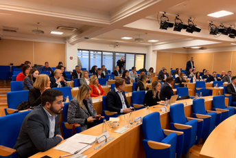 Još smo daleko od rodne ravnopravnosti u Glavnom gradu: U preduzećima od 2.908 zaposlenih samo 861 žena