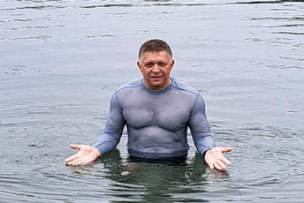 Robert Fico fotografijom iz Dunava odgovorio na glasine o zdravstvenim problemima