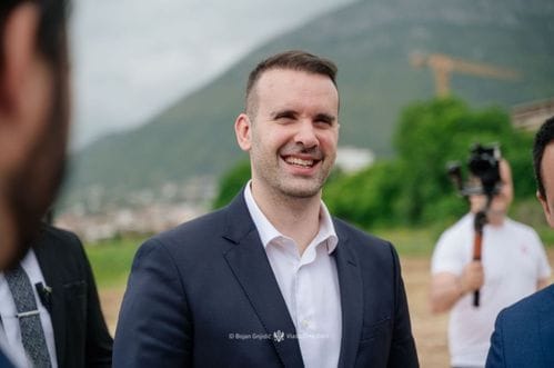 Tišina koja boli: Spajić prećutao 30 godina od genocida u Srebrenici, oglasio se dan kasnije – o Sinjajevini