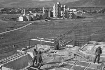 Na ovaj datum je univerzitet dobio novo ime, a počela je i gradnja velikog kompleksa
