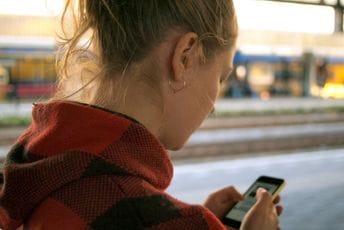 MUP: Za telefoniranje preko zebre kazna do 60 eura