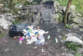 Nikšić: Devastiran park Blace, polomljene sadnice i mobilijar