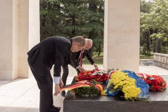 Njemački ambasador i predstavnici  SUBNOR-a  zajednički položili vijence na spomenik Partizanu borcu