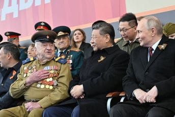 Putin spremio poklon kese gostima na paradi: Ističe se društvena igra zanimljivog imena