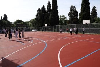 MPNI: Završeni radovi na adaptaciji dvorišta Ekonomske škole u Podgorici