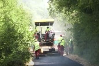 Zahvaljujući kompaniji "Bemax" asfalt stigao u Gornje Pode: Novi put vraća život u zaboravljeno selo