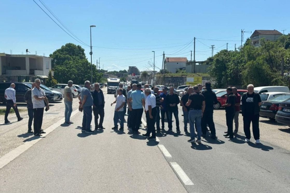 Radikalizuju proteste: Bivši radnici Solane će blokirati put Bar-Ulcinj naredne subote