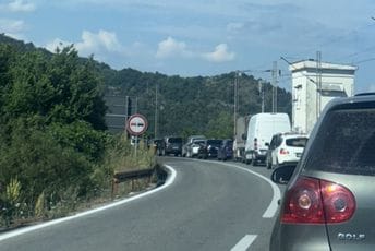 Virpazar: Saobraćaj uspostavljen, ali u jednom su smjeru i dalje kilometarske kolone