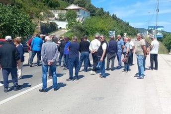 Danas bio blokiran i put Ulcinj - Bar: Na magistrali bili bivši radnici Solane