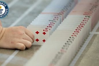 Domino efekat za Ginisa: Pogledajte kako su Kinezi ‘srušili’ skoro 52.000 karte u nizu