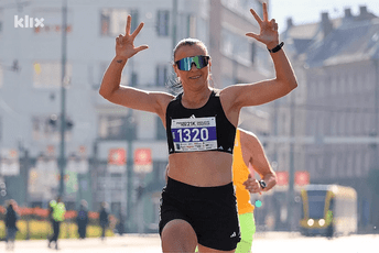 Atletičarka iz Srbije izazvala brojne reakcije isticanjem tri prsta na maratonu u Sarajevu