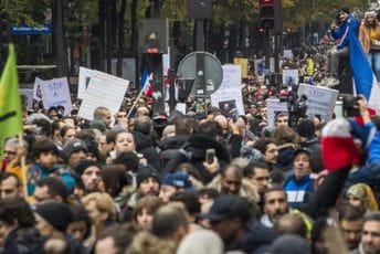 Hiljade ljudi u Parizu protestovalo protiv islamofobije